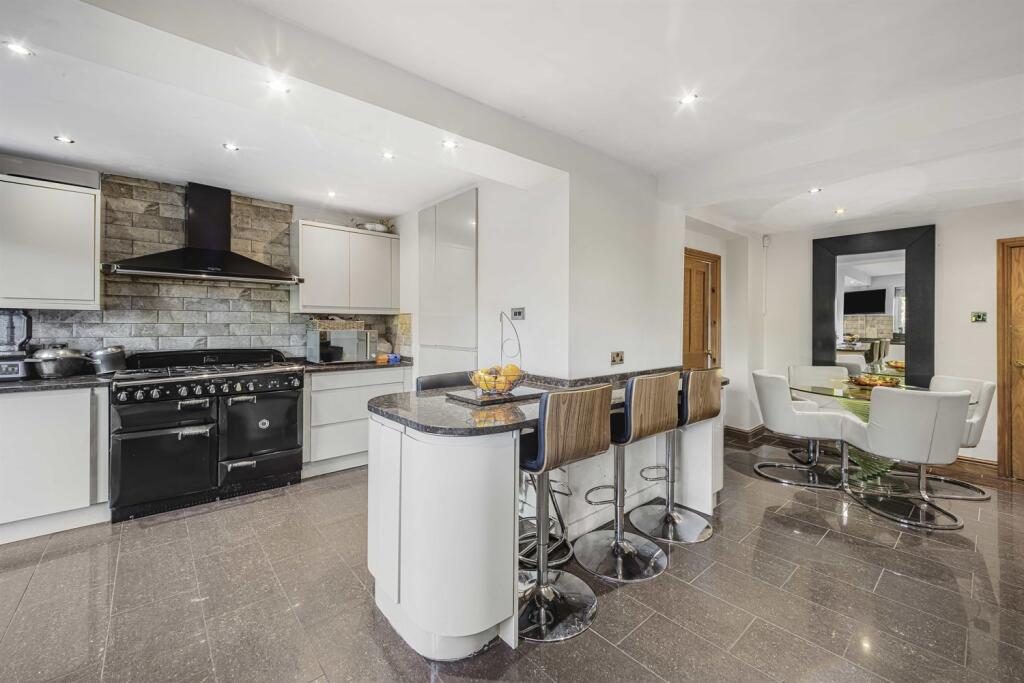 5 bedroom detached house for sale in Warburton Close, Hale Barns, Altrincham, WA15